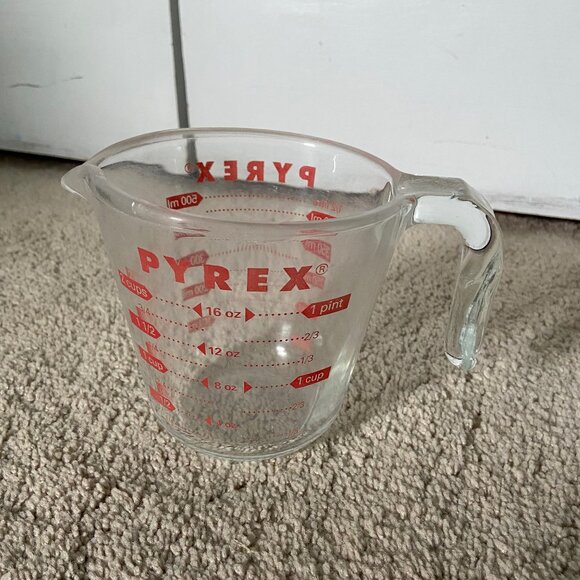 Pyrex Two Cup 16 Ounce 500 mL One Pint Half Litre Measuring Cup - Picture 1 of 3